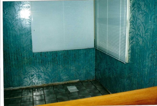 property at 2800 Roosevelt Ave