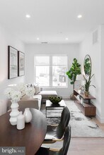 5230 Georgia Ave NW, Unit 203 in Washington, DC - Foto de edificio - Building Photo