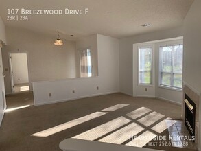 107 Breezewood Dr in Greenville, NC - Building Photo - Building Photo