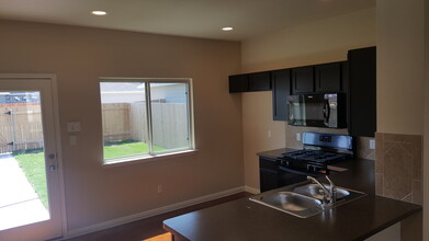 4607 Graceful Ln in Austin, TX - Foto de edificio - Building Photo