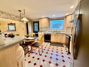 28 Maplewood St, Unit 1 in Boston, MA - Building Photo - Building Photo