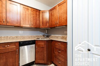 744 W Gordon Ter, Unit 30 in Chicago, IL - Building Photo - Building Photo