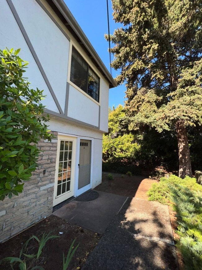 495 Chestnut St in Ashland, OR - Building Photo - Building Photo