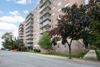 Skyview Towers in Woodside, NY - Building Photo - Primary Photo