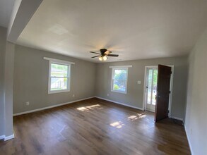 717 Lunar Dr in Raleigh, NC - Foto de edificio - Building Photo