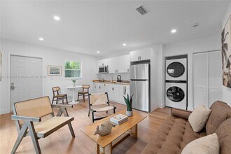 921 NE 16th Terrace in Fort Lauderdale, FL - Foto de edificio - Building Photo