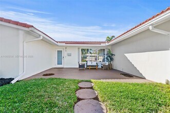 2207 NE 16th Ave in Wilton Manors, FL - Building Photo - Building Photo