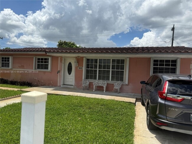 5020 NW 181st Terrace in Miami Gardens, FL - Foto de edificio - Building Photo