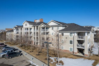 17 Country Village Bay NW in Calgary, AB - Building Photo - Building Photo