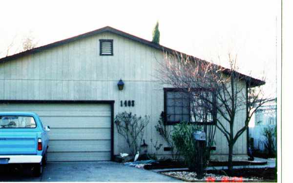 1403 Wright St in Santa Rosa, CA - Foto de edificio - Building Photo