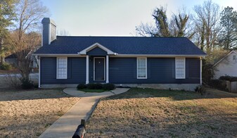 121 Winthrop Way in Athens, GA - Building Photo