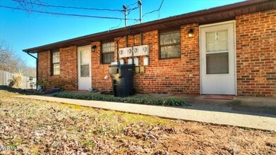 241 Parker St in Kingsport, TN - Foto de edificio - Building Photo