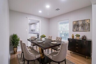 6150 Ridgeway Dr in Houston, TX - Foto de edificio - Building Photo