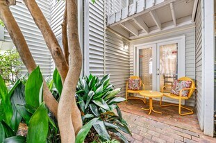 Juniper Place Condominiums in Atlanta, GA - Building Photo