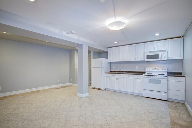 3414 Warder St NW-Unit -Basement in Washington, DC - Foto de edificio - Building Photo