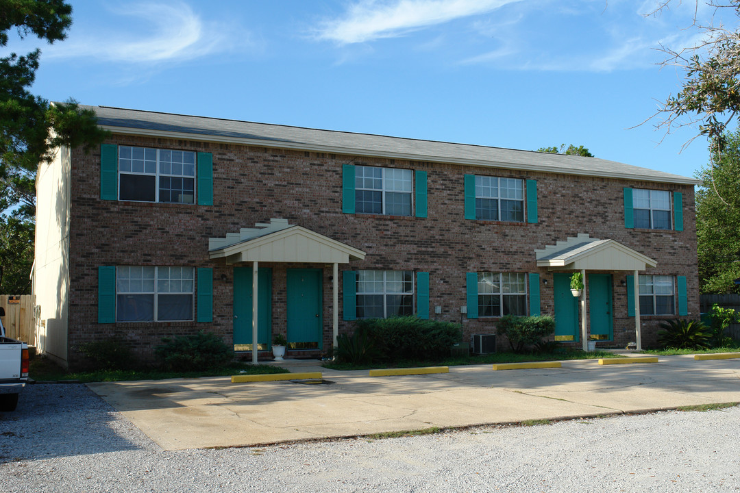 208 Stephen Ave in Mary Esther, FL - Building Photo