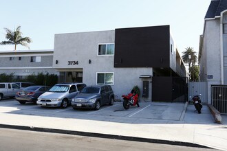 Vinton Apartments in Los Angeles, CA - Foto de edificio - Building Photo