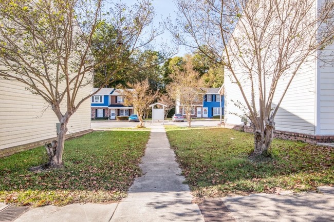 Lakeside Apartments in Bennettsville, SC - Building Photo - Building Photo