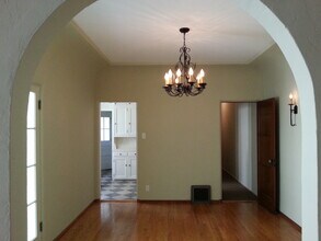 1922 N Hoover St, Unit 1922 in Los Angeles, CA - Building Photo - Building Photo