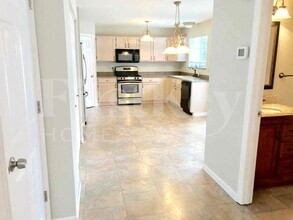 9 Kingsmont Ct in St. Peters, MO - Foto de edificio - Building Photo