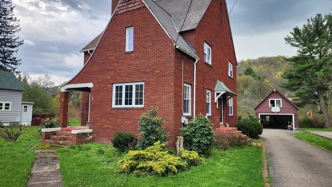 440 Derrick Rd in Derrick City, PA - Building Photo - Building Photo