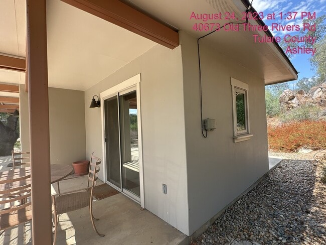40642 Sierra Dr in Three Rivers, CA - Building Photo - Building Photo