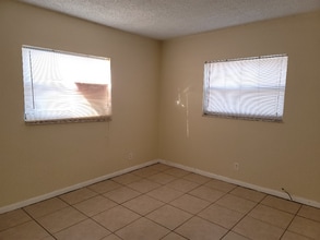 7311 NW 37th St in Hollywood, FL - Foto de edificio - Building Photo