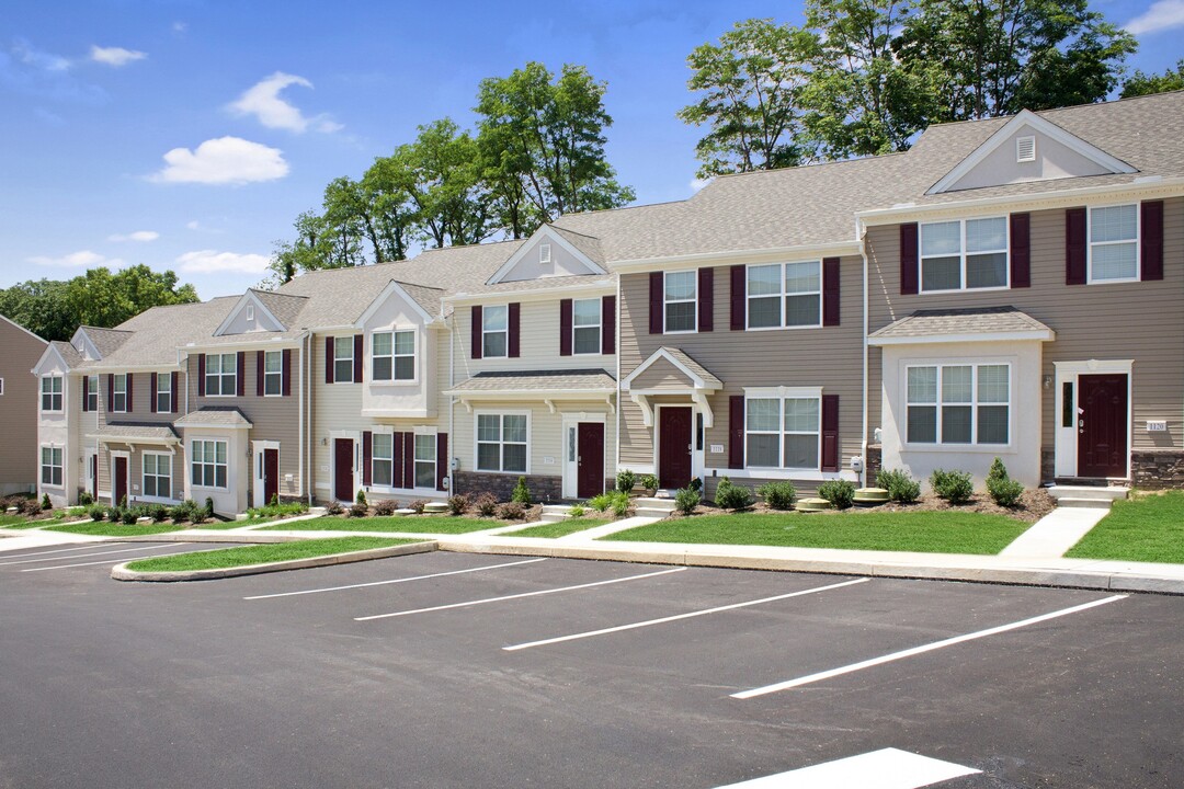 Emerald Pointe Townhomes in Harrisburg, PA - Building Photo