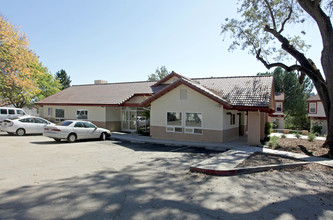 Rolling Hills Apartments I & II in Templeton, CA - Foto de edificio - Building Photo