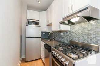 511 W Belmont Ave in Chicago, IL - Building Photo - Building Photo