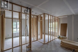 369 Hunter St W in Peterborough, ON - Building Photo - Building Photo