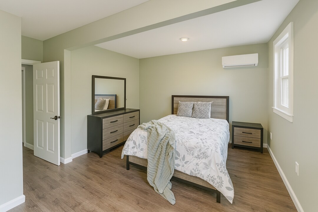 1820 Albany Ave in West Hartford, CT - Building Photo