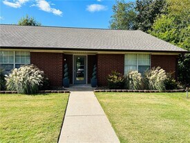 3701 W Cedar St in Rogers, AR - Building Photo