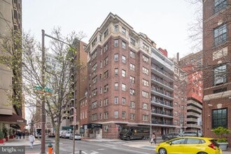 1321 Spruce St in Philadelphia, PA - Building Photo - Building Photo