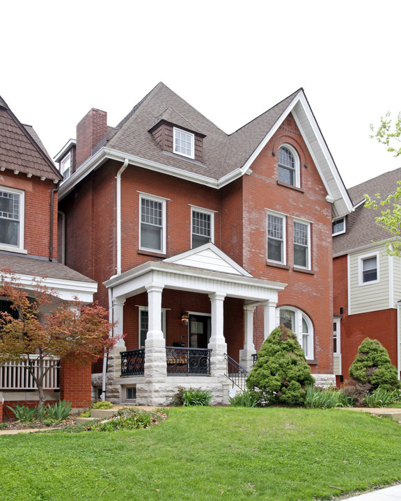 Bellarmine House of Studies in St. Louis, MO - Foto de edificio