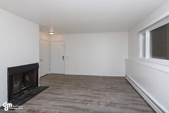 2021 Farmer Pl, Unit 3 in Anchorage, AK - Building Photo - Building Photo