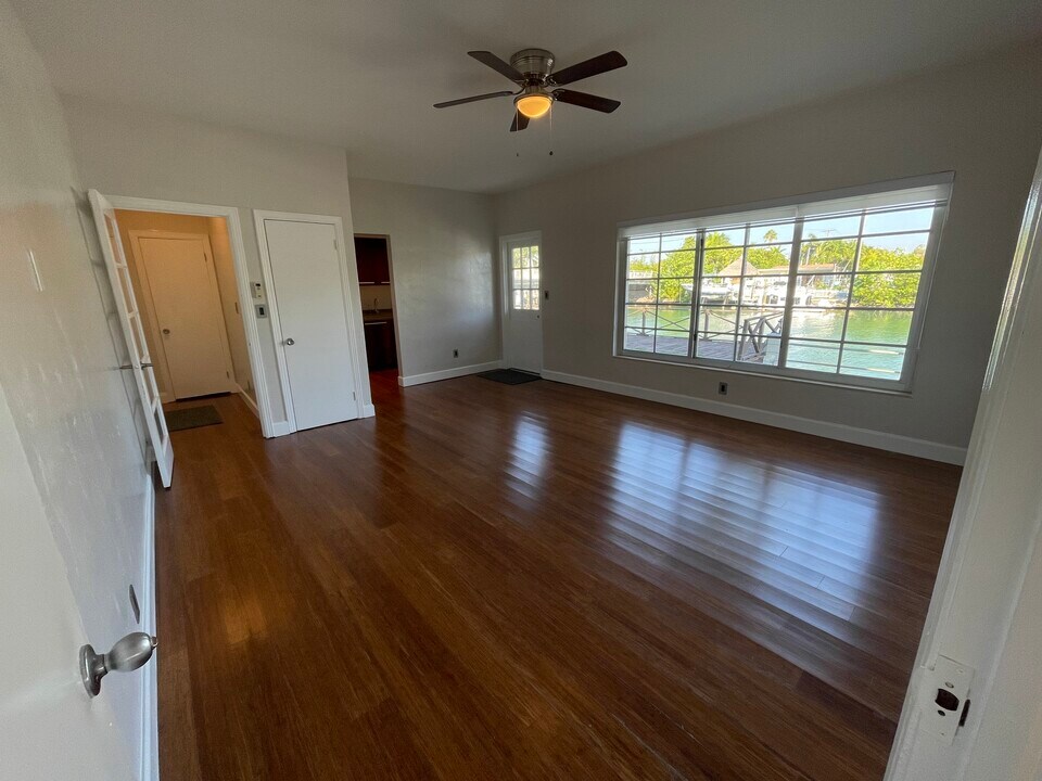 2133 Calais Dr, Unit #4 in Miami Beach, FL - Building Photo
