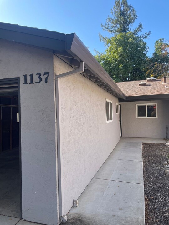 1137-1139 Halifax Ave in Davis, CA - Building Photo