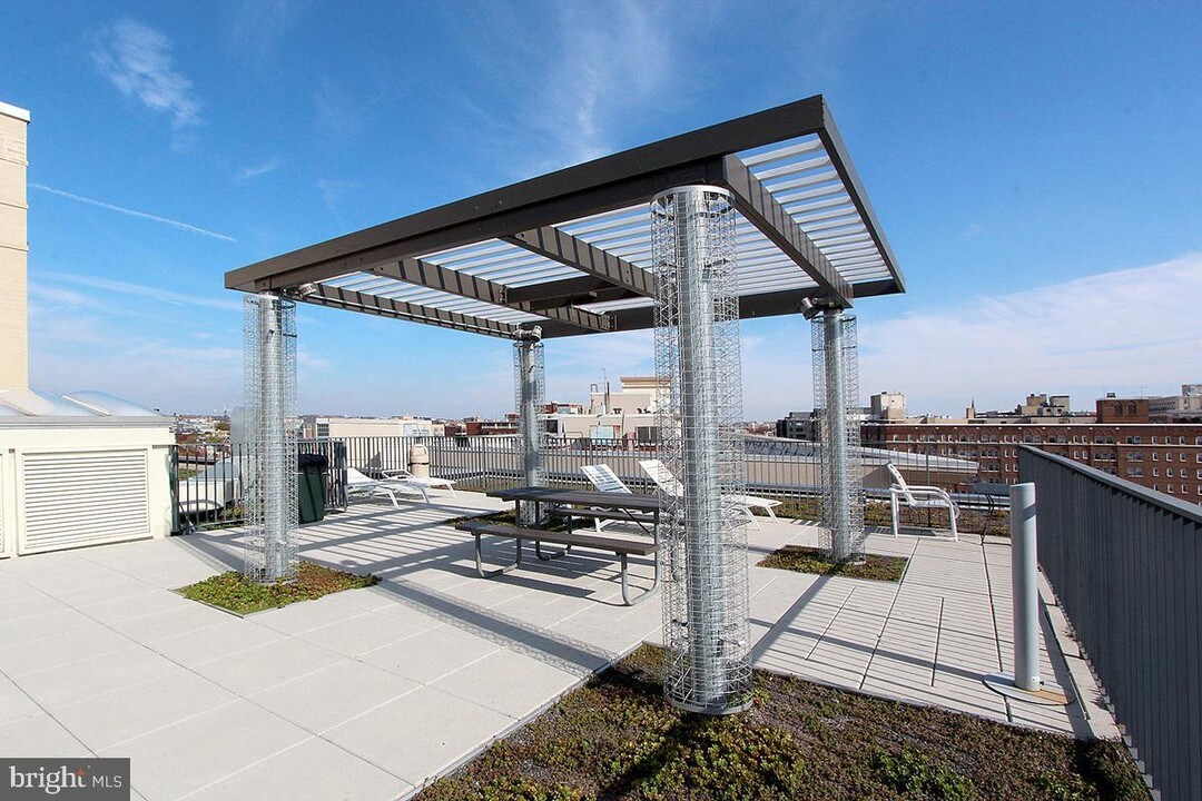 1 Scott Cir NW-Unit -801 in Washington, DC - Building Photo