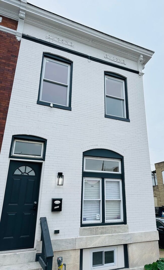 2721 E Monument St-Unit -PR-2721-U2 in Baltimore, MD - Building Photo - Building Photo