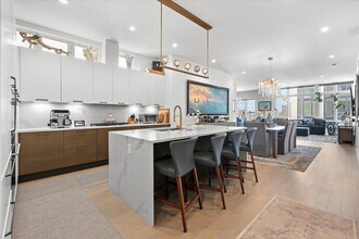 2773 N Hampden Ct in Chicago, IL - Building Photo - Building Photo