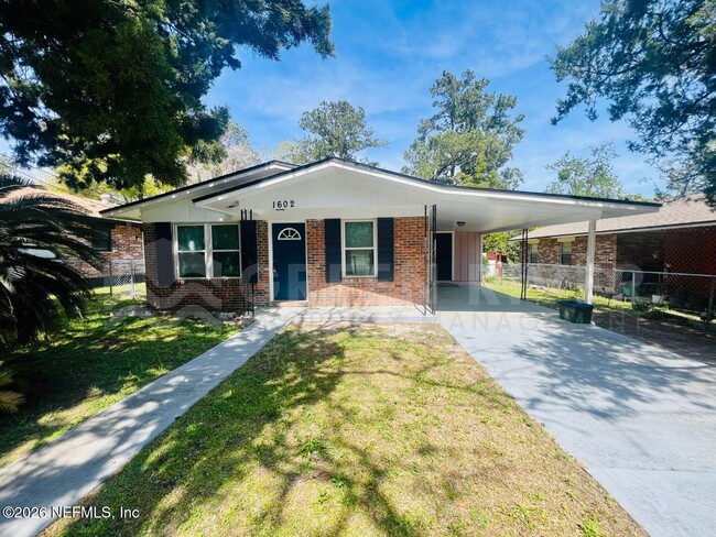 property at 1602 Forbes St