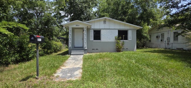 property at 2011 W 5th St