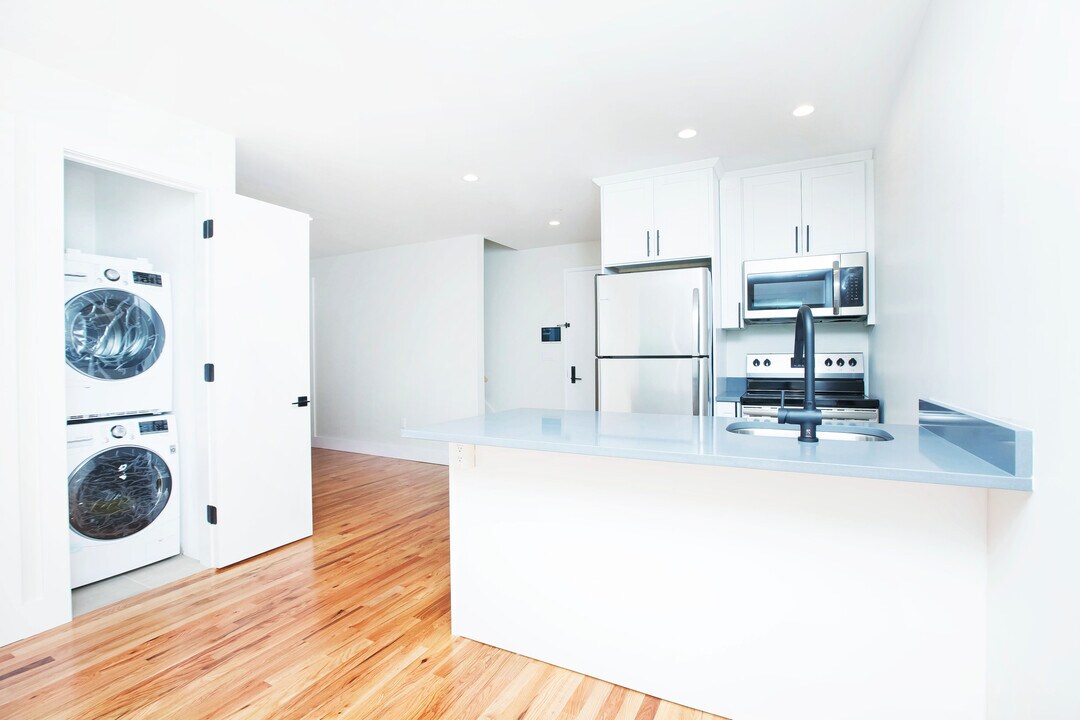 2779 University Ave-Unit -2-B in Bronx, NY - Building Photo