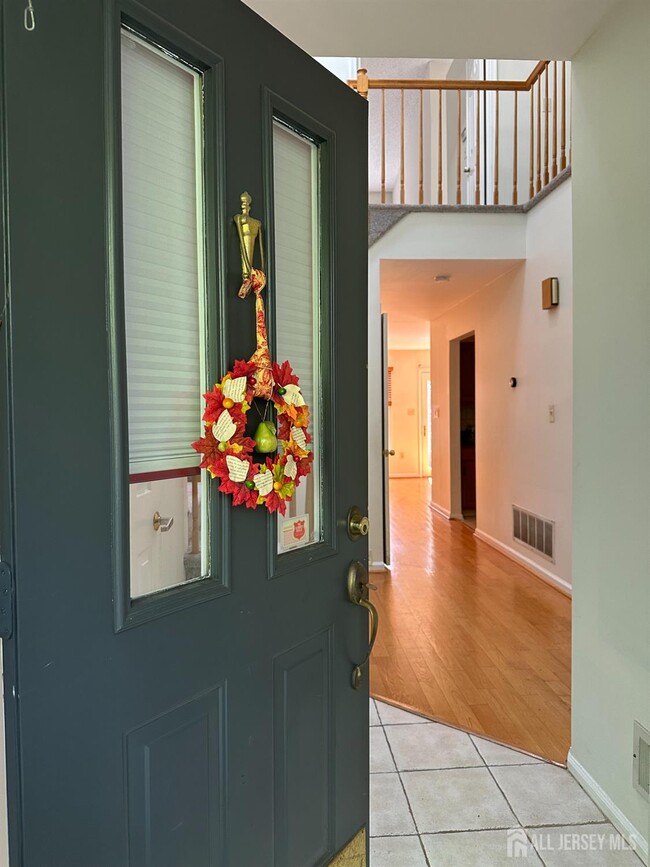 property at 35 W Countryside Dr