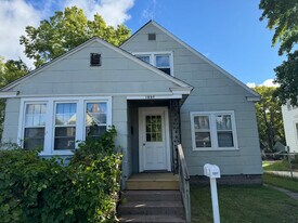 1007 S Farwell St in Eau Claire, WI - Building Photo