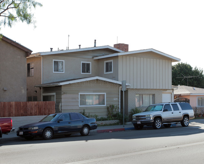 6210 Miles Ave in Huntington Park, CA - Building Photo - Building Photo