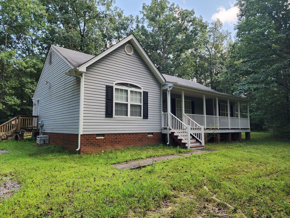 4540 Marcella Ln in Quinton, VA - Building Photo