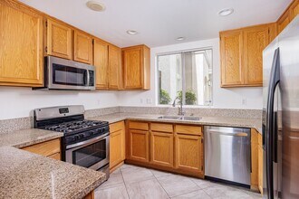 216 California Ct in Mission Viejo, CA - Building Photo - Building Photo