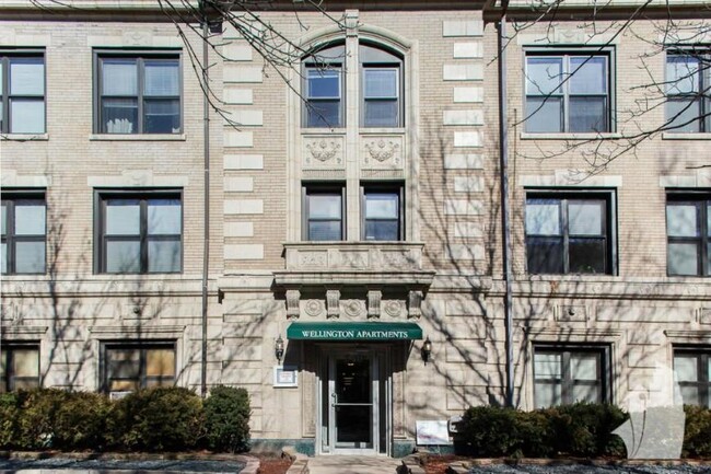 540 W Wellington Ave in Chicago, IL - Foto de edificio - Building Photo